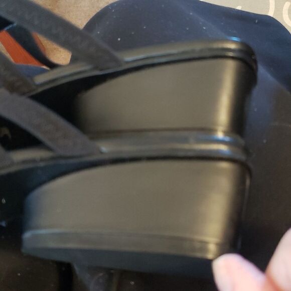 Carriage court black sandals, size 7 - Picture 6 of 8